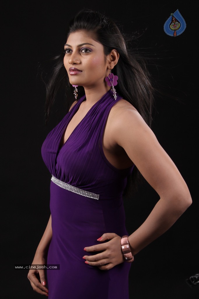 Soumya Hot Gallery - 4 / 45 photos