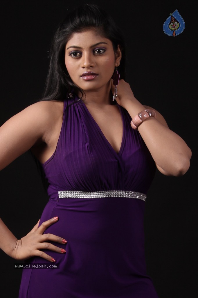 Soumya Hot Gallery - 14 / 45 photos