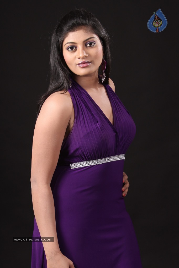 Soumya Hot Gallery - 16 / 45 photos