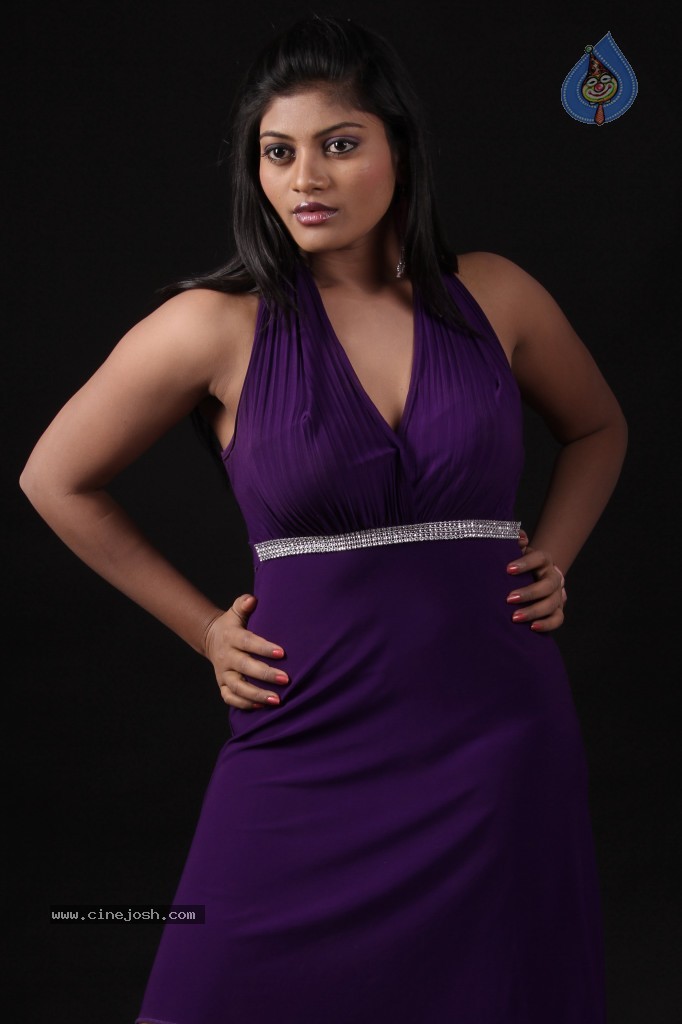 Soumya Hot Gallery - 18 / 45 photos