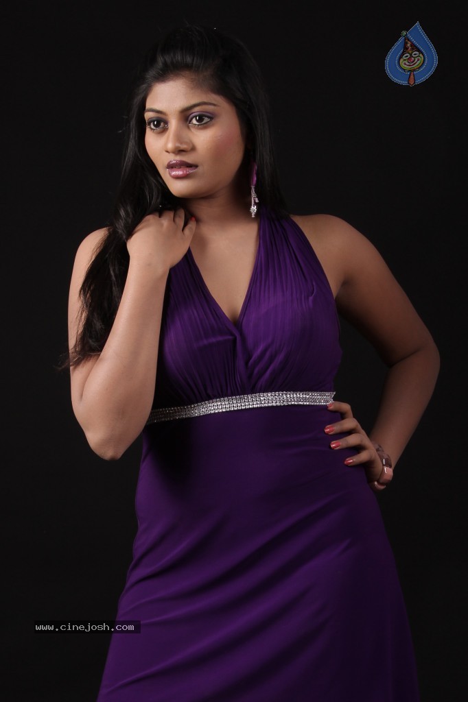 Soumya Hot Gallery - 20 / 45 photos