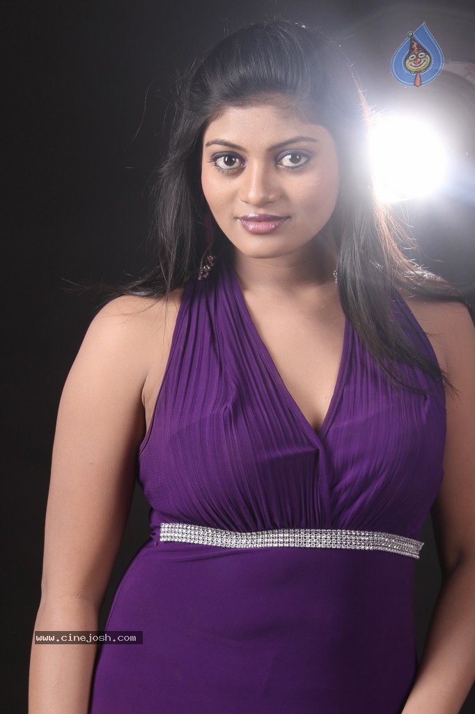 Soumya Hot Gallery - 22 / 45 photos