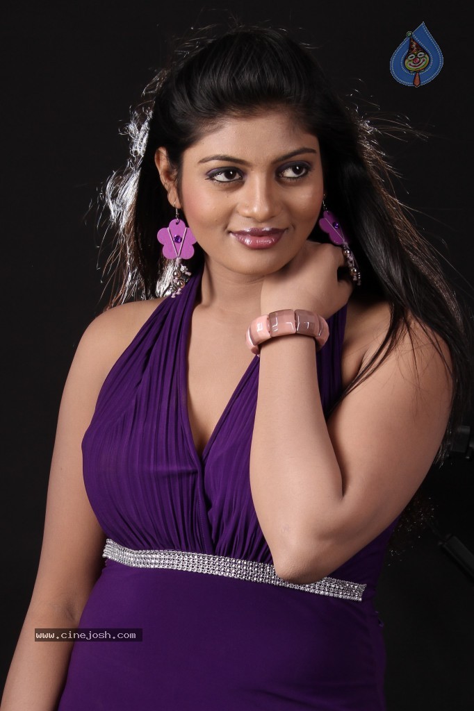 Soumya Hot Gallery - Photo 25 of 45