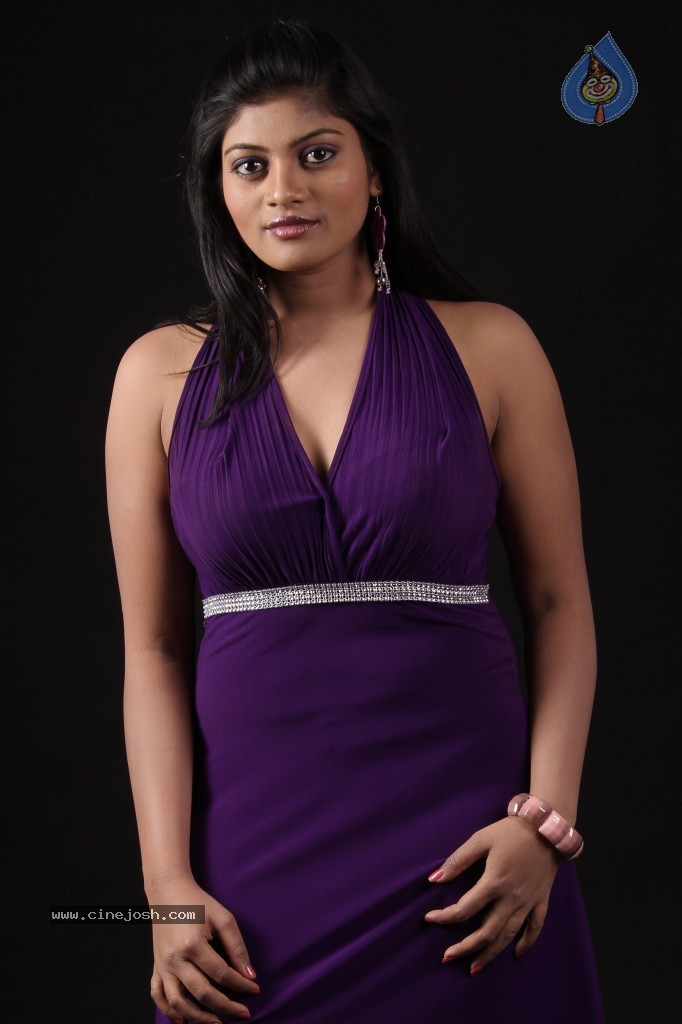 Soumya Hot Gallery - 27 / 45 photos