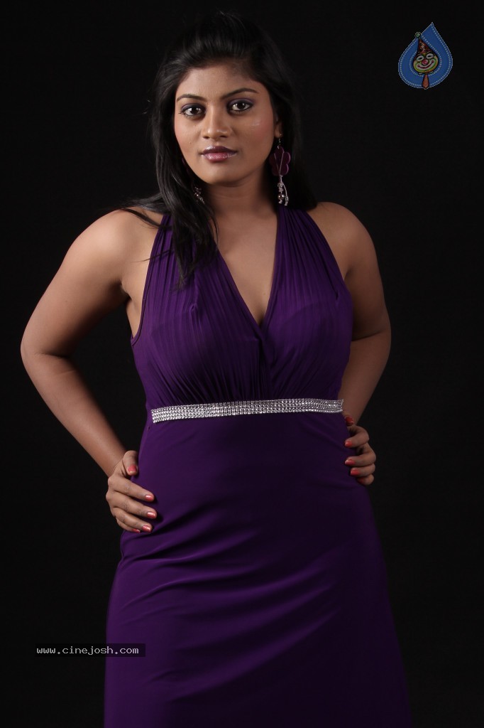 Soumya Hot Gallery - 30 / 45 photos