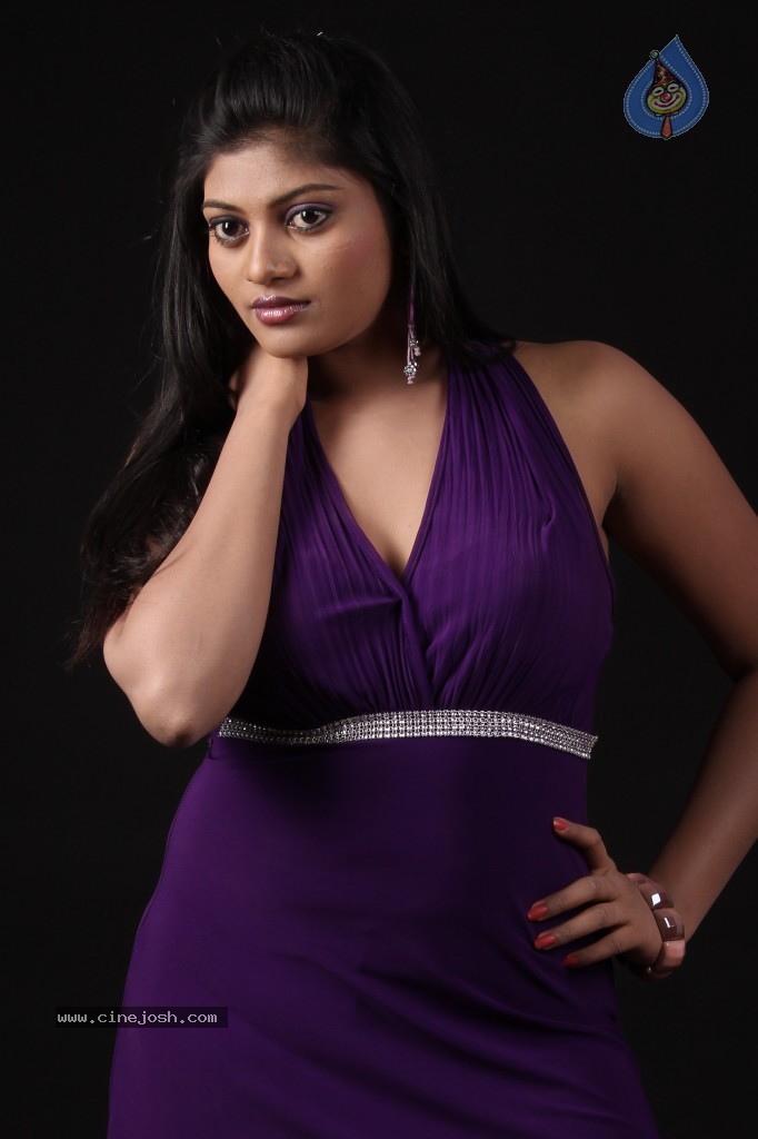 Soumya Hot Gallery - 32 / 45 photos