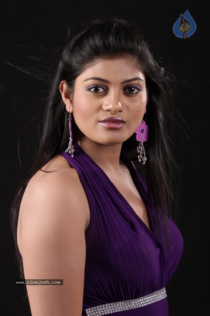 Soumya Hot Gallery - 33 / 45 photos