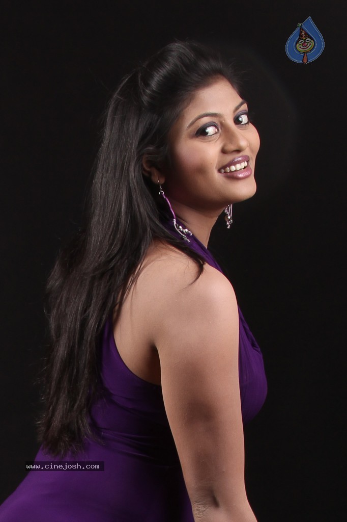 Soumya Hot Gallery - 40 / 45 photos