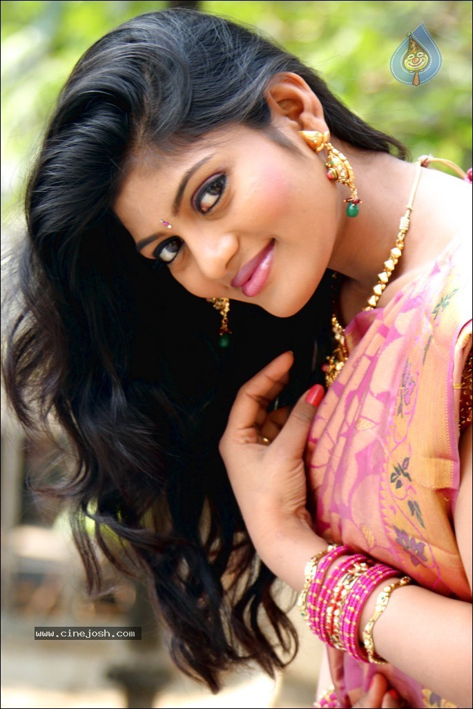 Soumya Hot Gallery - 8 / 46 photos