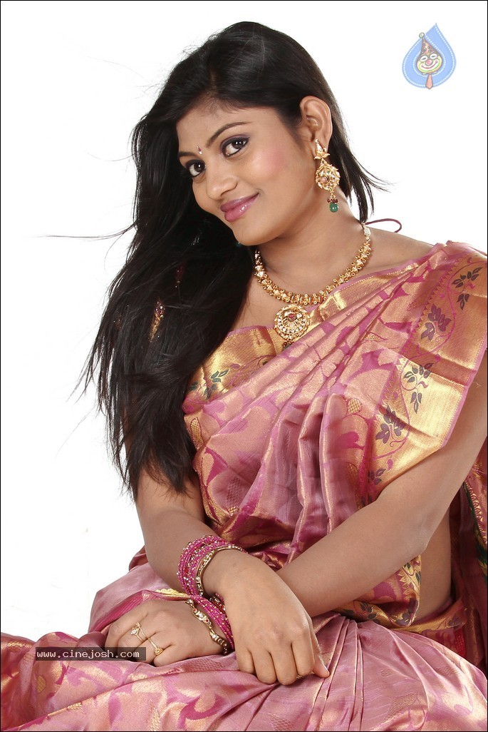 Soumya Hot Gallery - 15 / 46 photos