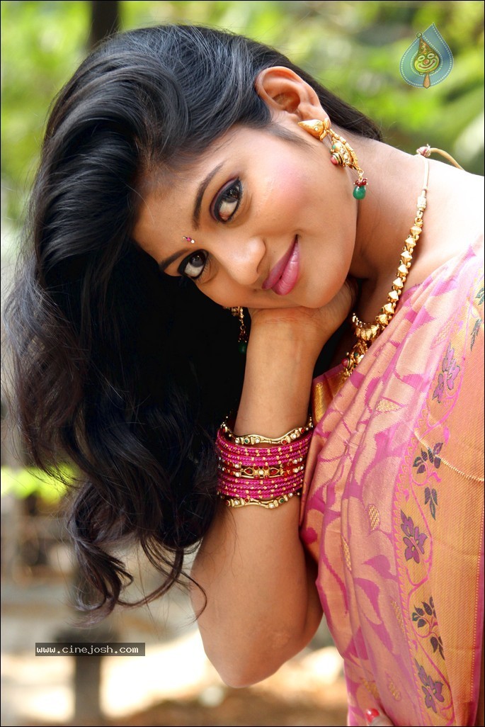 Soumya Hot Gallery - 24 / 46 photos