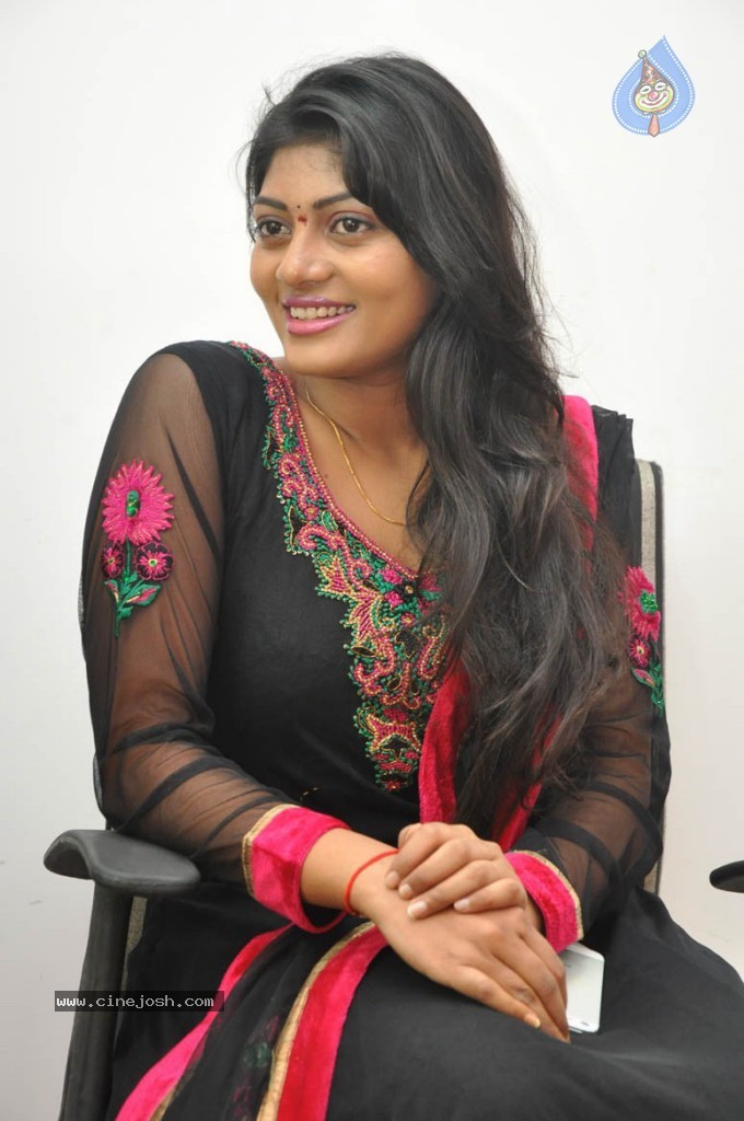 Soumya New Stills - 10 / 38 photos