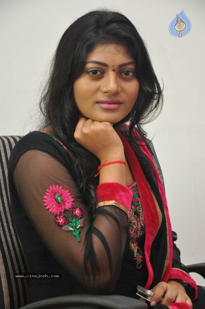 Soumya New Stills - 13 / 38 photos