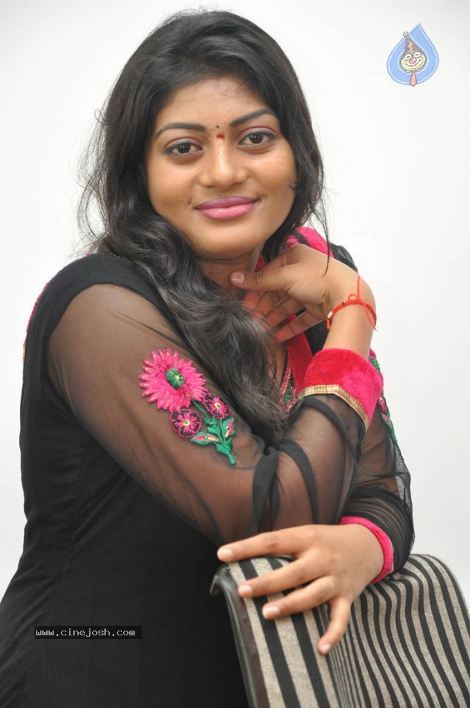 Soumya New Stills - 15 / 38 photos