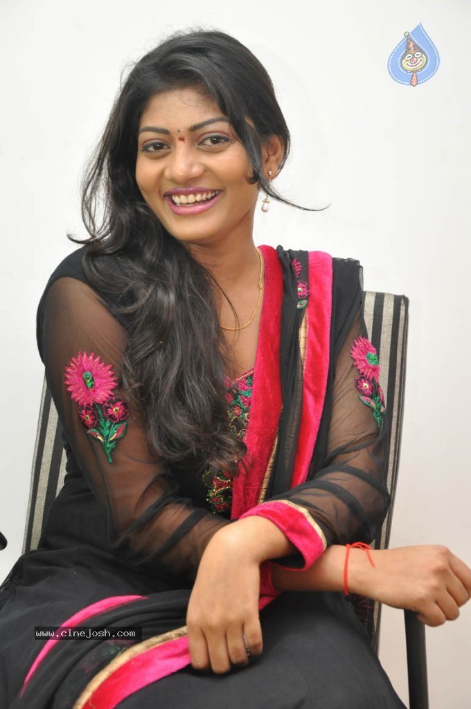 Soumya New Stills - 16 / 38 photos