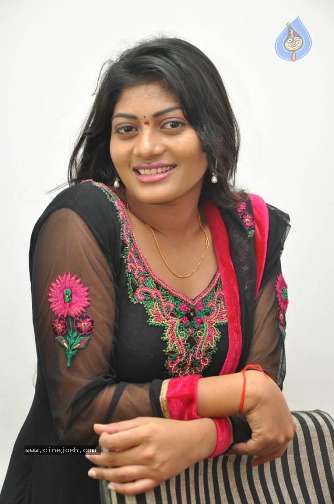 Soumya New Stills - 18 / 38 photos