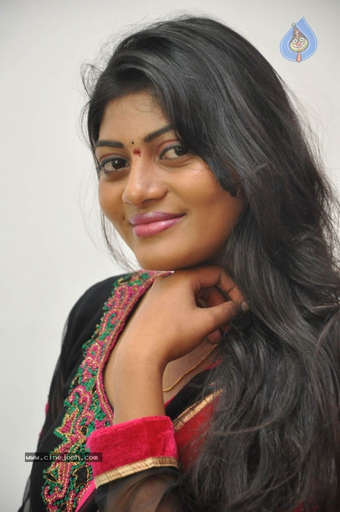 Soumya New Stills - 23 / 38 photos