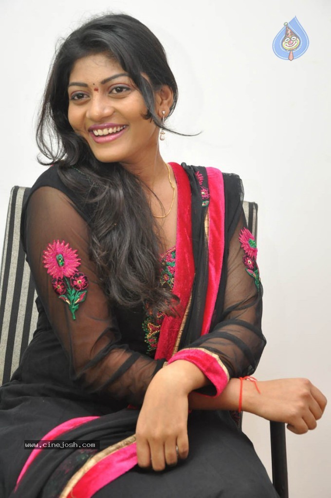 Soumya New Stills - 24 / 38 photos