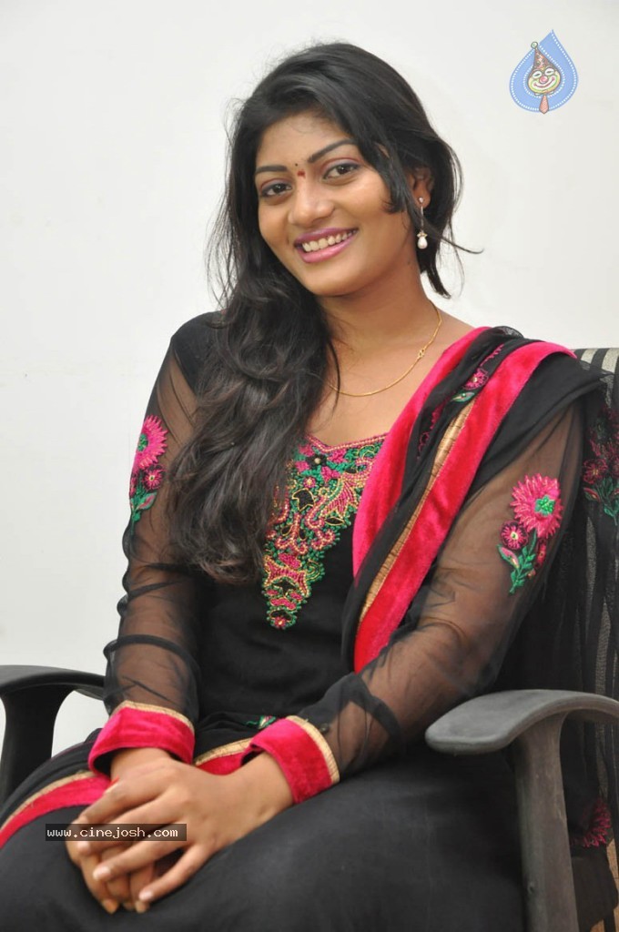 Soumya New Stills - 25 / 38 photos