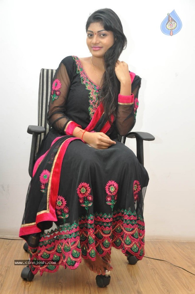 Soumya New Stills - 26 / 38 photos