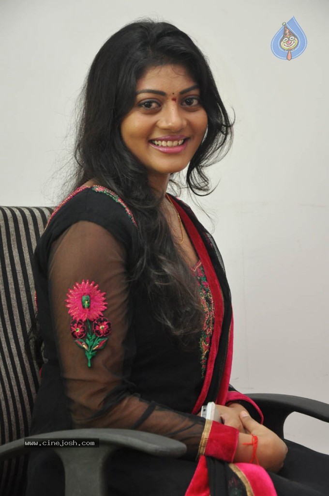 Soumya New Stills - 28 / 38 photos