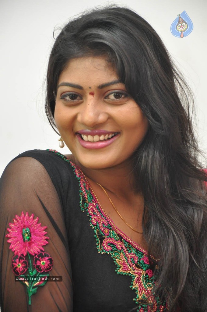 Soumya New Stills - 29 / 38 photos