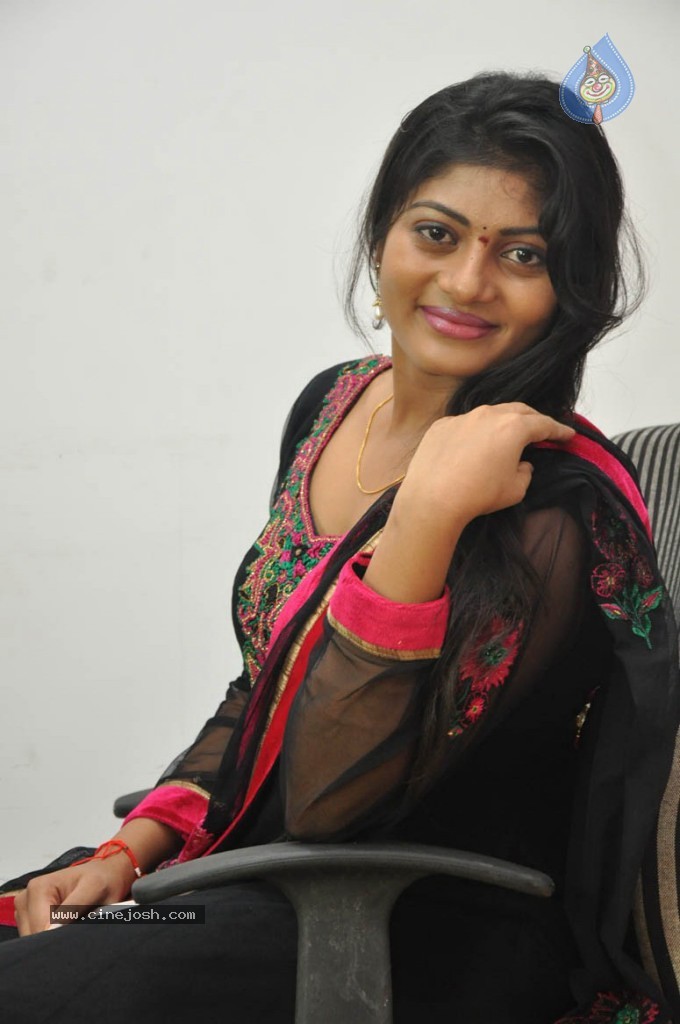 Soumya New Stills - 31 / 38 photos