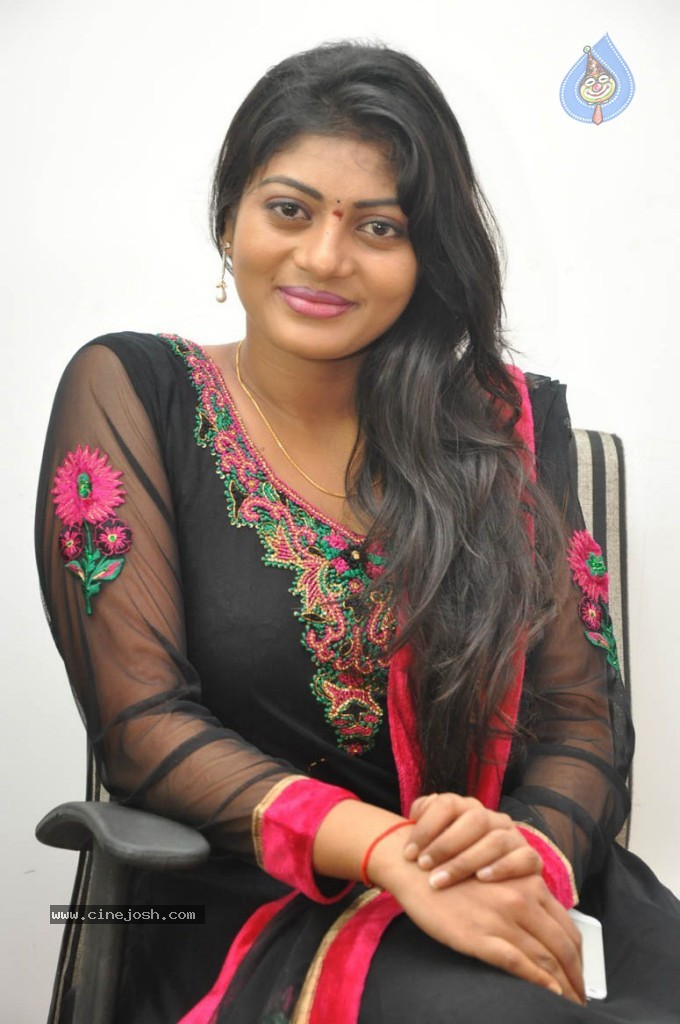 Soumya New Stills - 32 / 38 photos