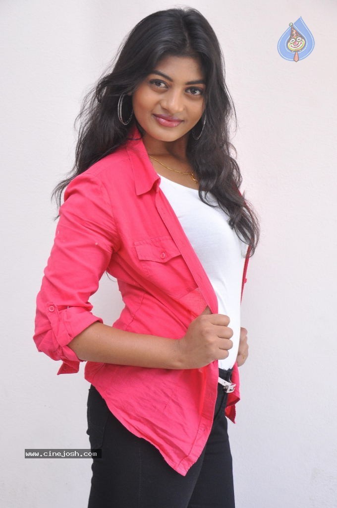 Sowmya Latest Pics - 15 / 56 photos