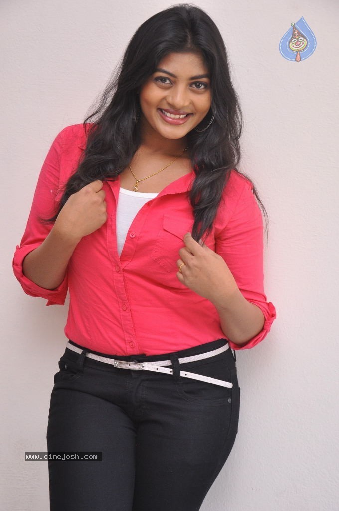 Sowmya Latest Pics - 24 / 56 photos