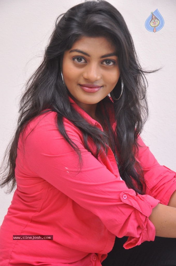 Sowmya Latest Pics - 26 / 56 photos