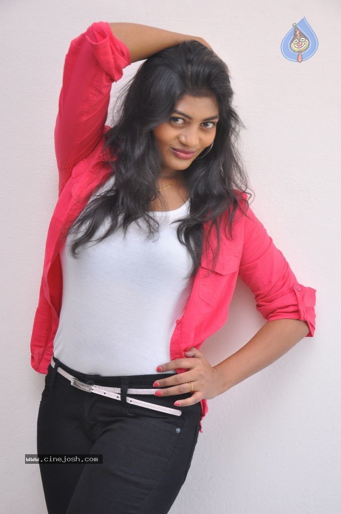 Sowmya Latest Pics - 27 / 56 photos