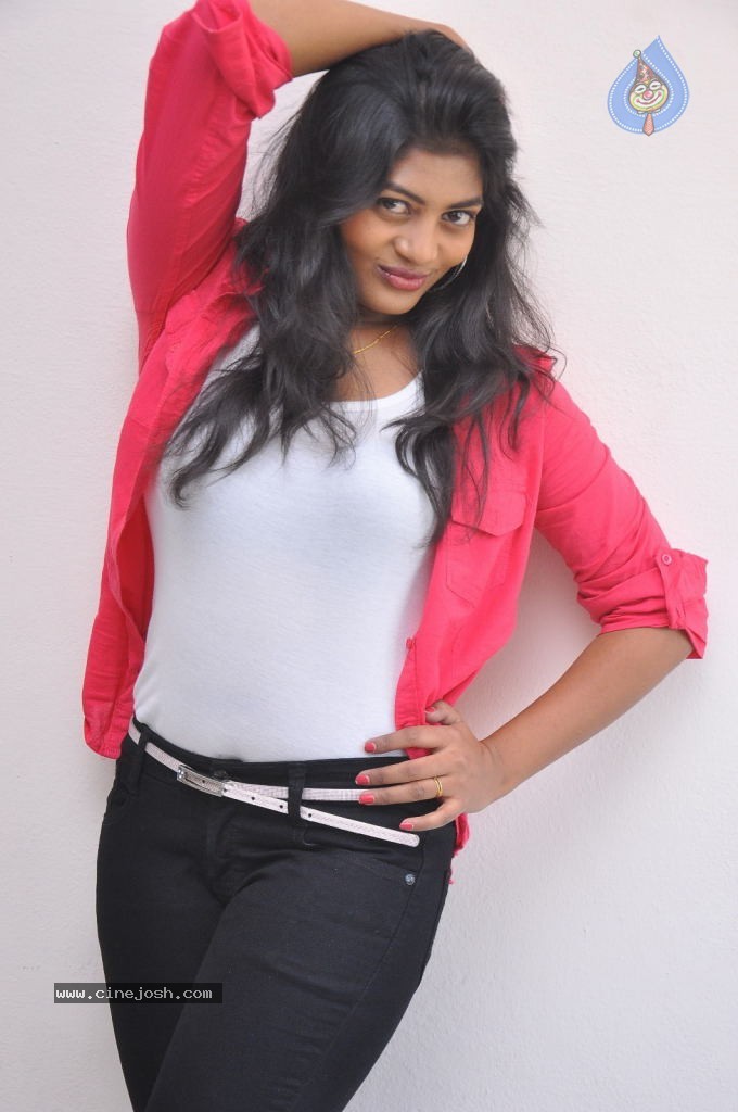 Sowmya Latest Pics - 30 / 56 photos