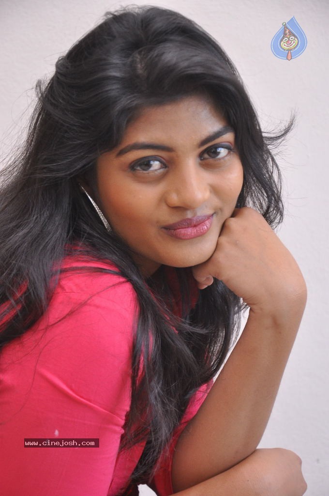 Sowmya Latest Pics - 31 / 56 photos