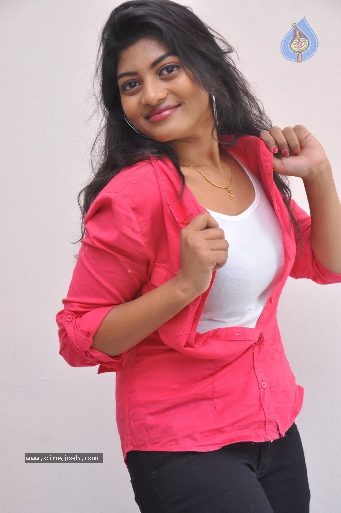 Sowmya Latest Pics - 33 / 56 photos