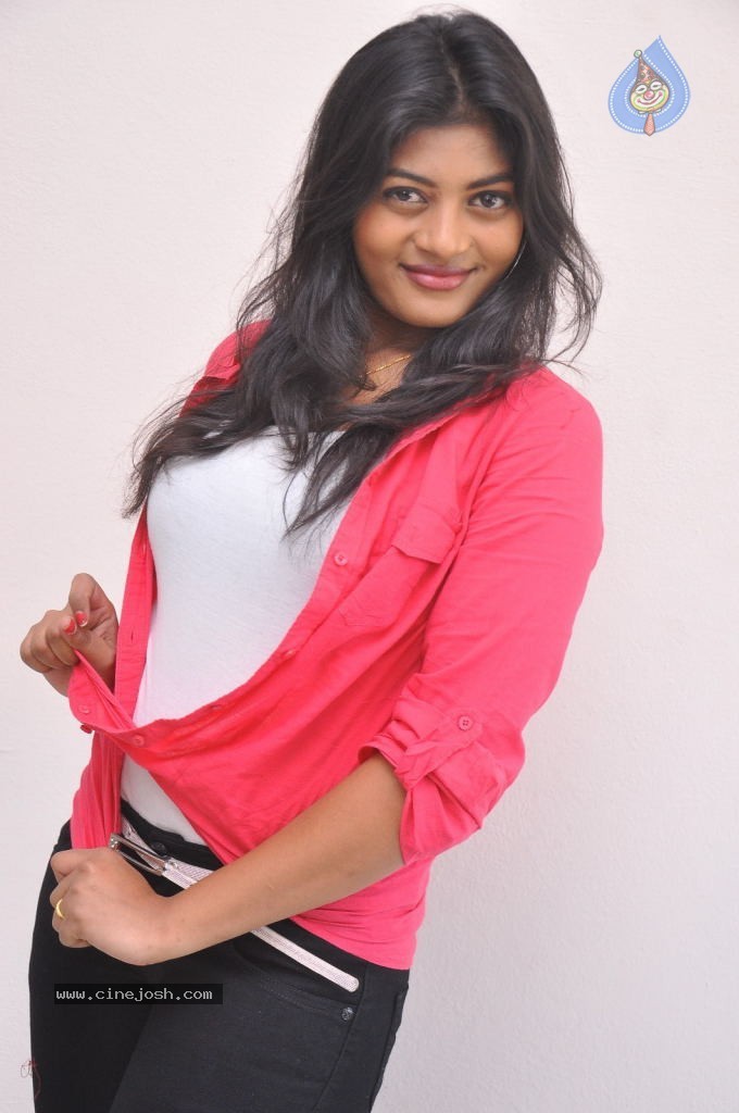 Sowmya Latest Pics - 39 / 56 photos