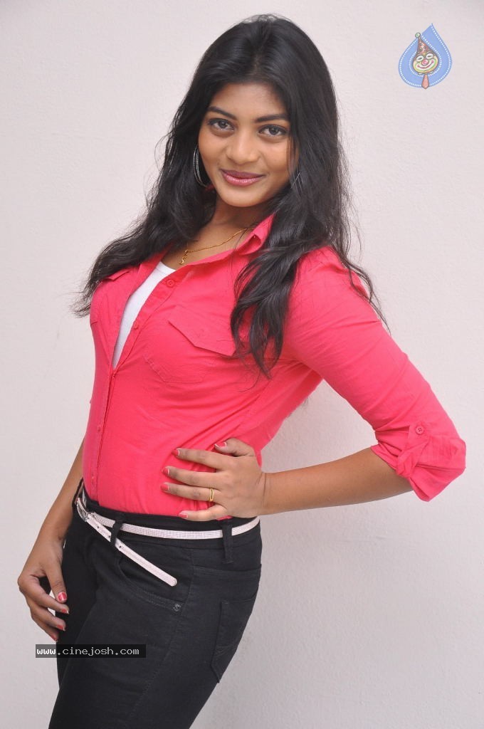 Sowmya Latest Pics - 45 / 56 photos