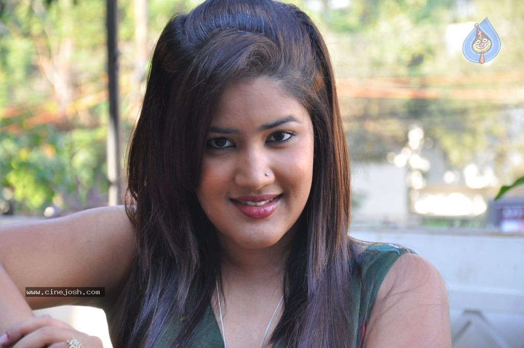 Sowmya Latest Stills - 69 / 134 photos