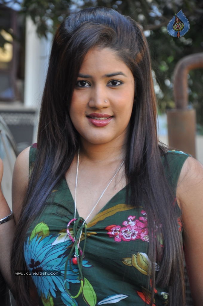 Sowmya Latest Stills - 77 / 134 photos