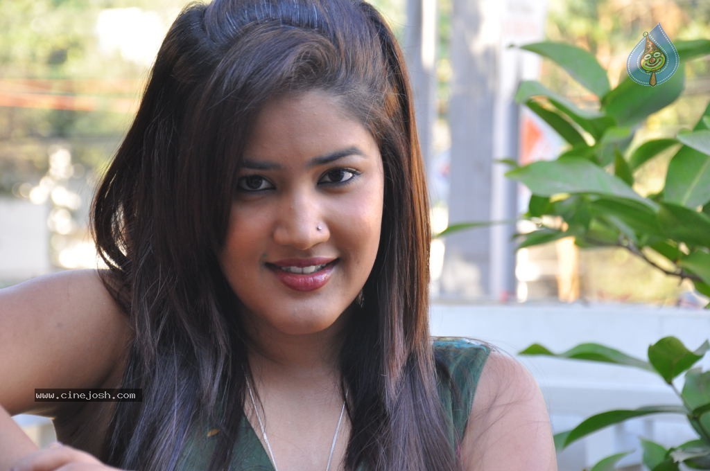 Sowmya Latest Stills - 79 / 134 photos