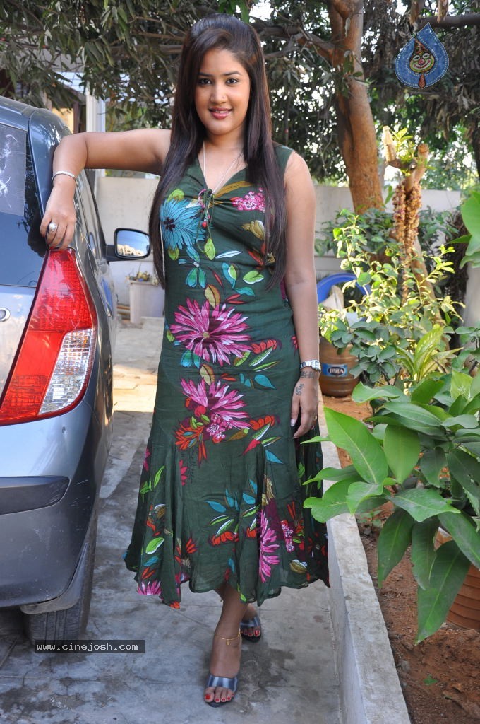 Sowmya Latest Stills - 85 / 134 photos