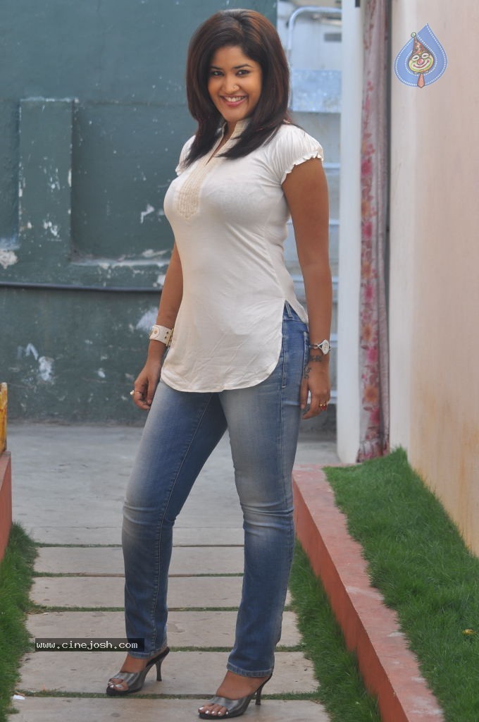 Sowmya New Gallery - 78 / 112 photos