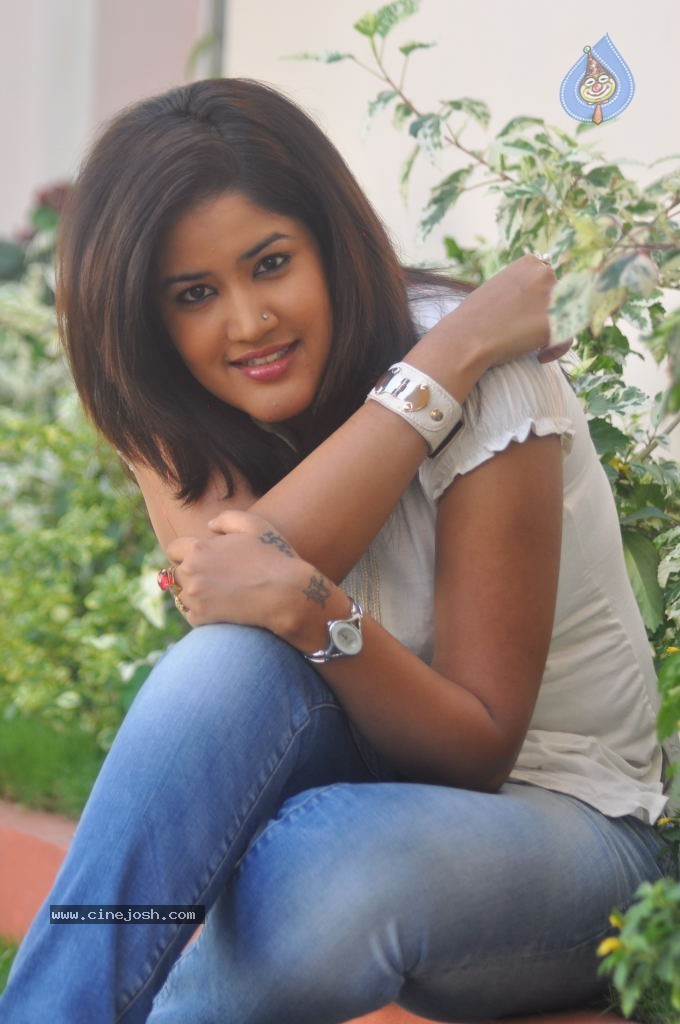 Sowmya New Gallery - 91 / 112 photos