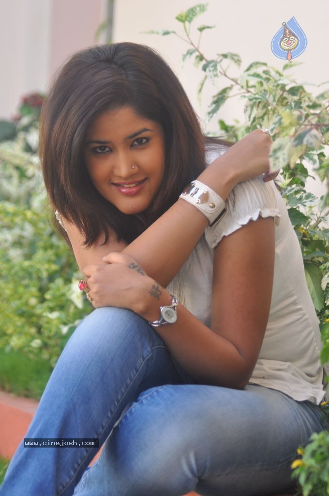 Sowmya New Gallery - 93 / 112 photos