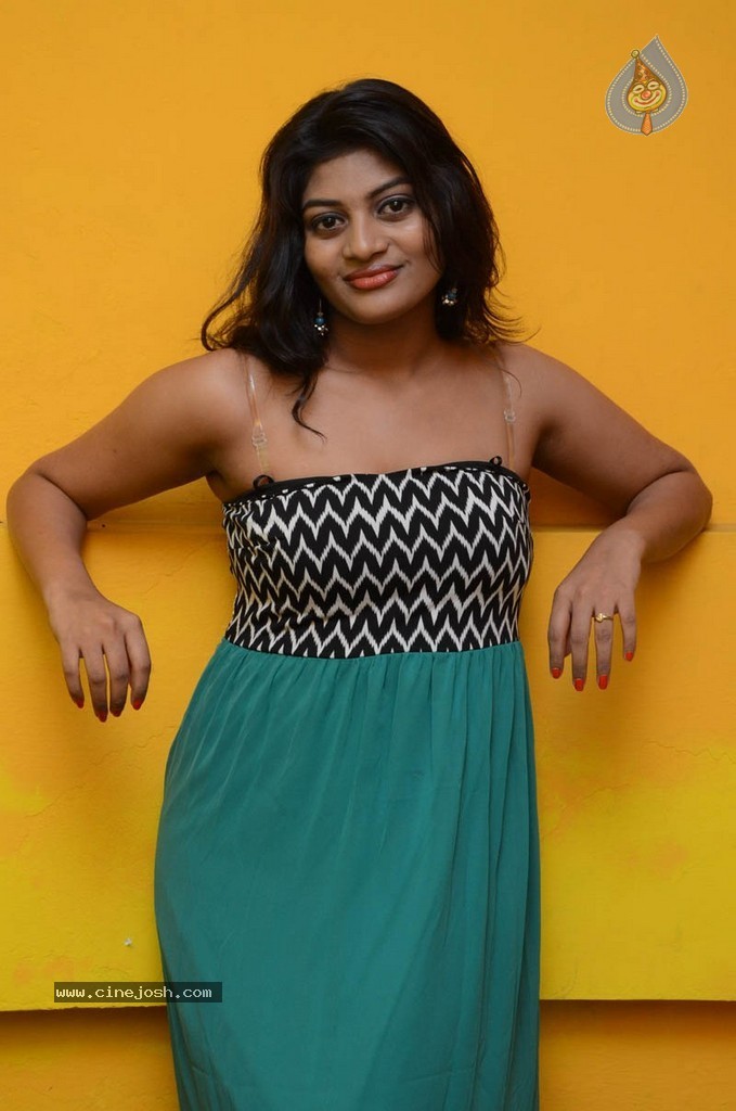 Sowmya New Pics - 8 / 23 photos