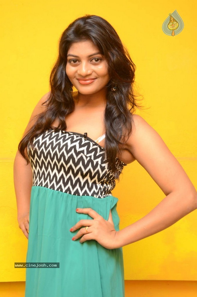 Sowmya New Pics - 14 / 23 photos