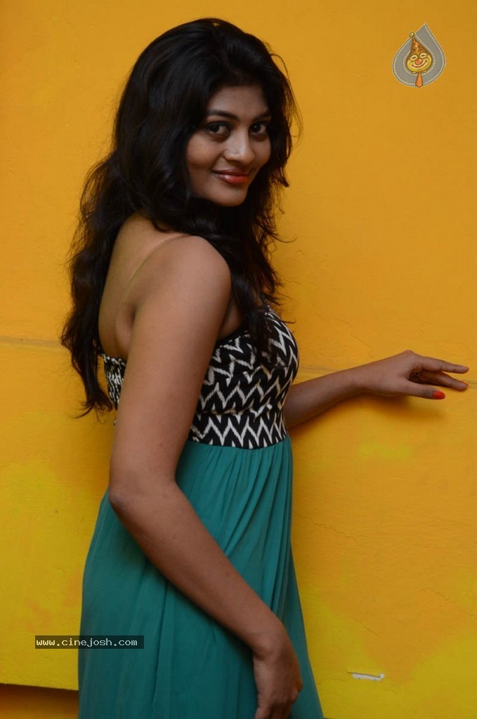 Sowmya New Pics - 15 / 23 photos