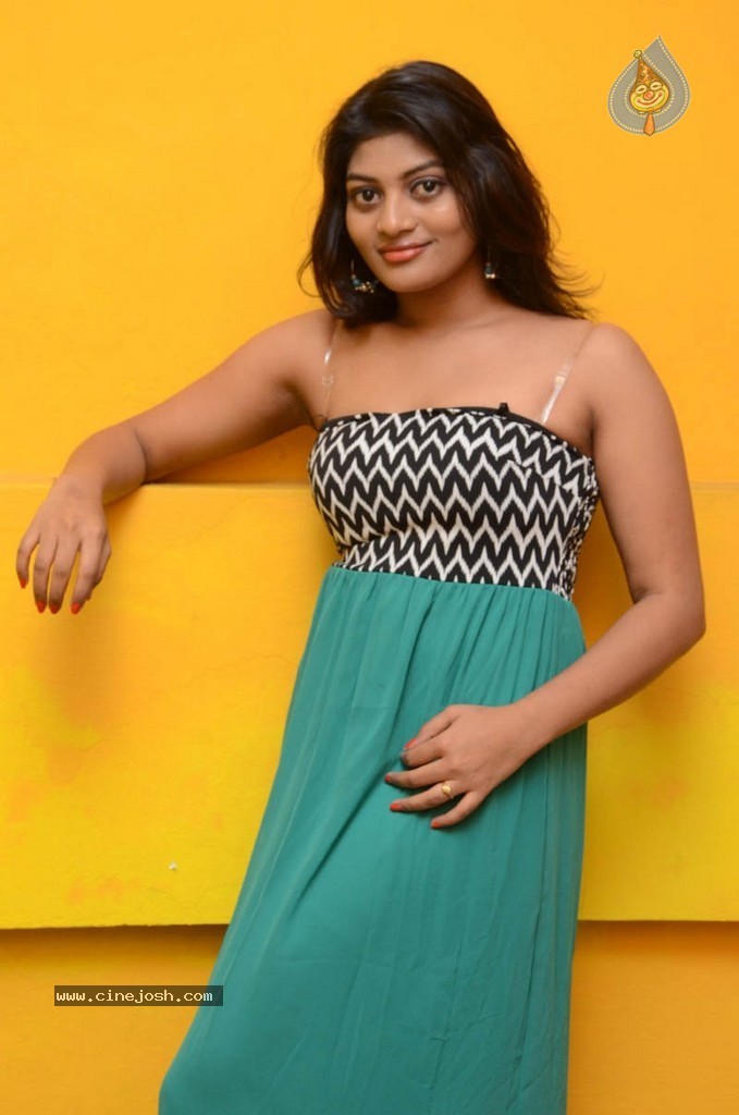 Sowmya New Pics - 21 / 23 photos