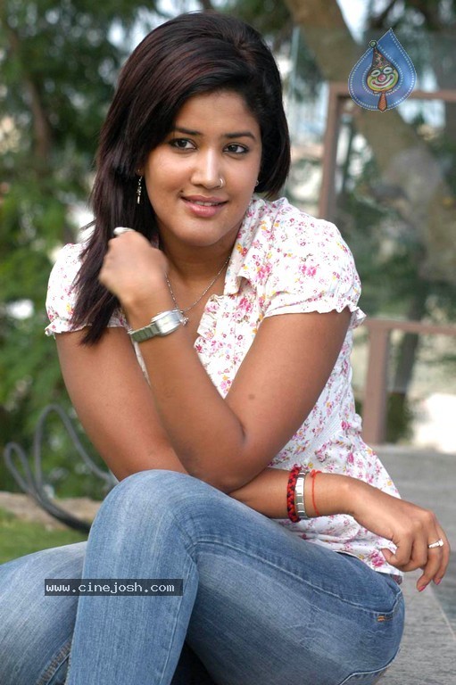 Sowmya New Stills - 40 / 68 photos