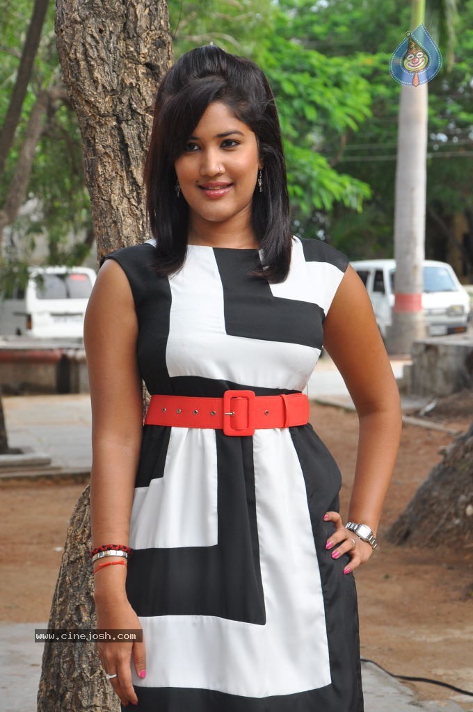 Sowmya Stills - 23 / 29 photos